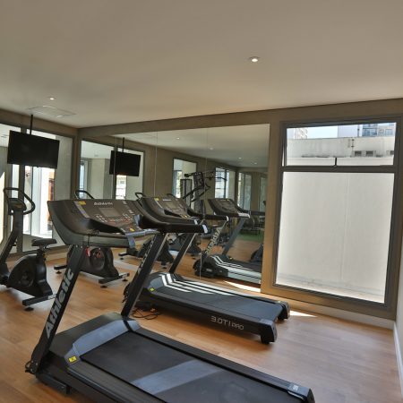 Fitness Center + Academia